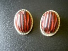 LOT OF 2 EARRINGS HONG KONG RED NUT CLIPS & OVAL PAINTED BLUE FOLK LORE LOOK-.9" — photo 3