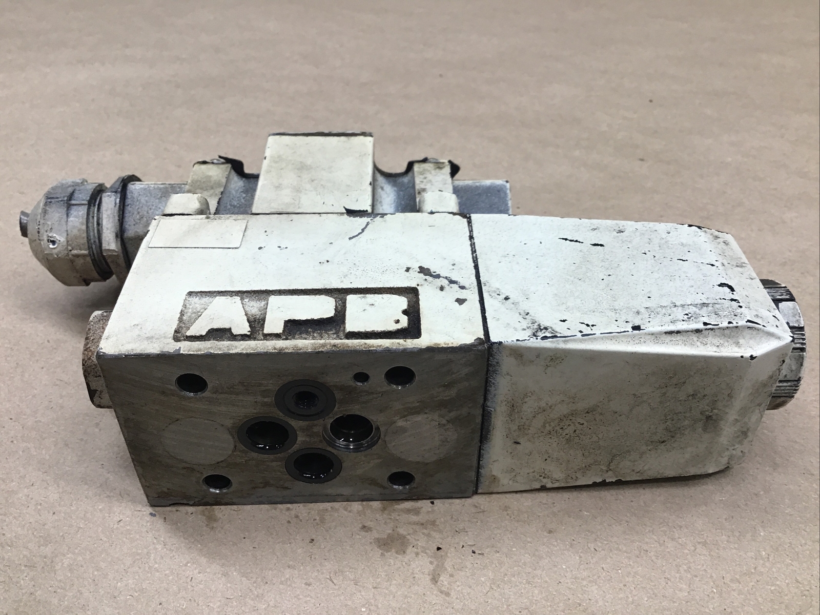 VICKERS DIRECTIONAL CONTROL VALVE DG4V30BLMP7H7P1050 TOKIMEC