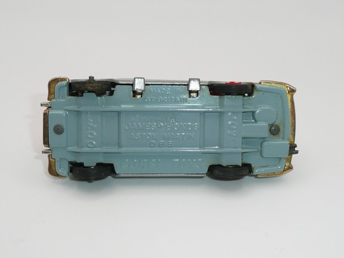 Corgi 270 James Bond 007 Aston Martin DB5 VnrMint w/ baddie *original* - Picture 12 of 12