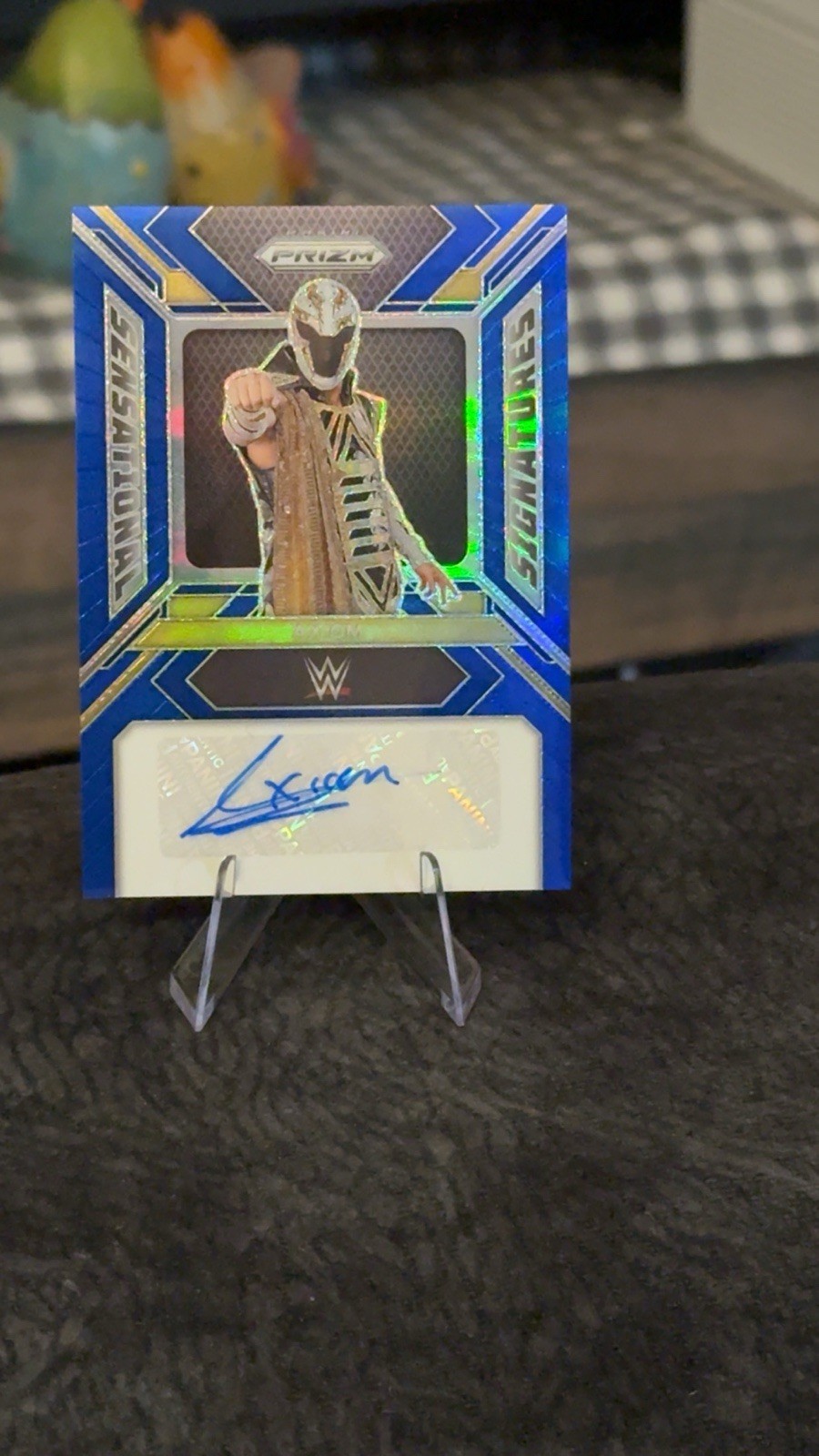 2024 Panini Prizm WWE - Sensational Signatures Axiom #SS-AXI Blue Prizm /49 (AU)