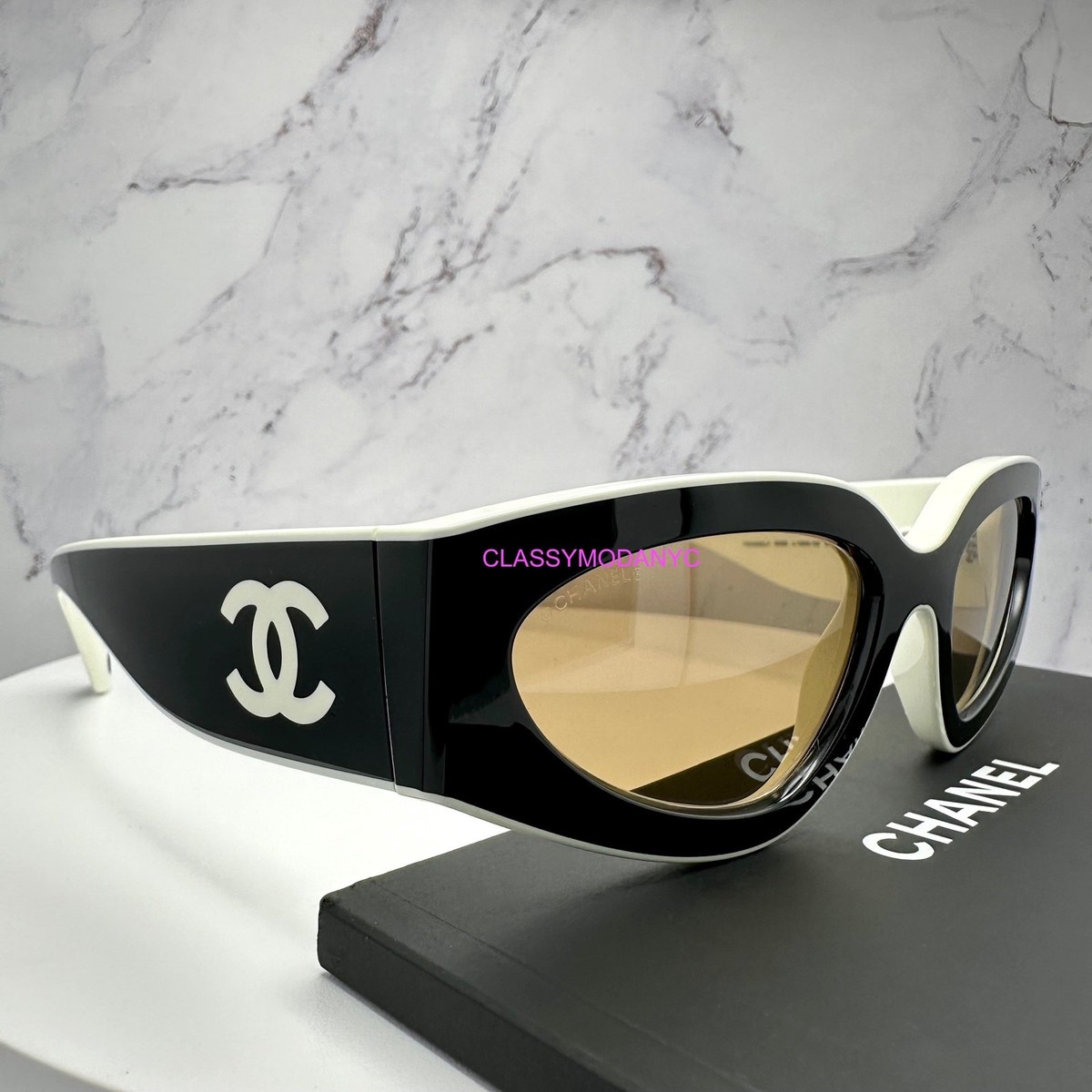 CHANEL ロゴデザインフレーム　ブラック キャットアイ サングラス Chanel Black Cat Eye Frame 