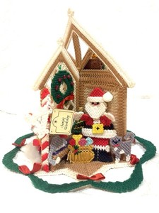 🌲VTG Handmade Plastic Canvas Needlepoint Santas Workshop, Toy Shop