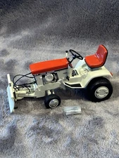 1/16 Precision Ertl John Deere Patio Series Model 140 Patio Red with Blade