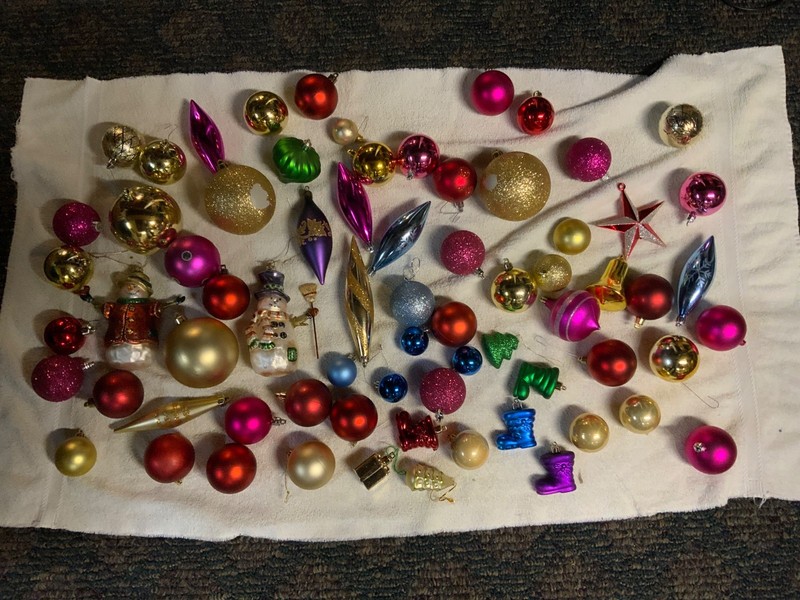 CHRISTMAS ORNAMENTS  Vintage Unbreakable plastic snowman ball icicles lot of 70