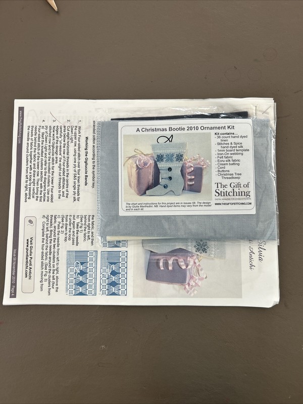 GIULIA MANFREDINI - A CHRISTMAS BOOTIE 2010 ORNAMENT KIT - THE GIFT OF STITCHING