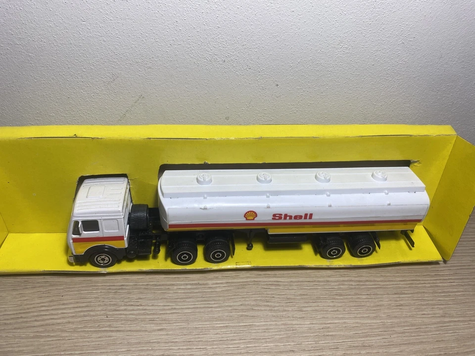 hot wheels Mattel Road Hawks Camion Mercedes 1/43 Cisterna SHELL ANNI 80 - Immagine 3 di 4
