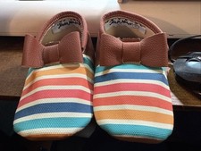 Texas Moccs Baby Moccasins Size 7/8  Multi-colored w/ brown Bow