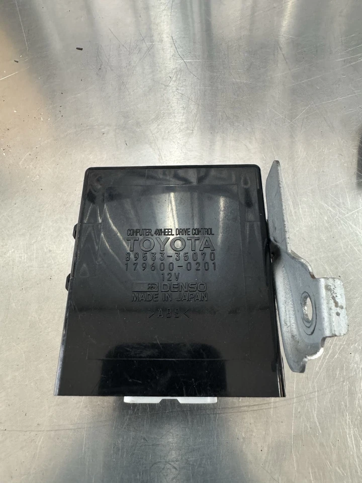 1996 - 2000 Toyota 4Runner 4WD 4x4 Control Module 89533-35070 OEM - Image 2 of 3
