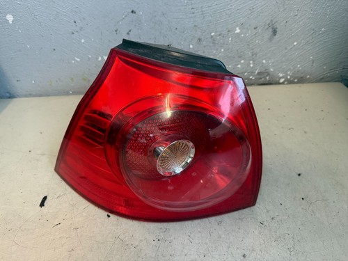 VW Golf V 1,6 75kW 2007 Rücklicht Links Aussen 1K6945095N