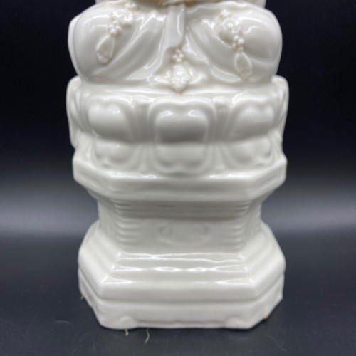 16" Porcelain Avalokiteshvara Kuan Kwan-Yin Guanyin Goddess Lotus Pose Statue - Picture 3 of 7