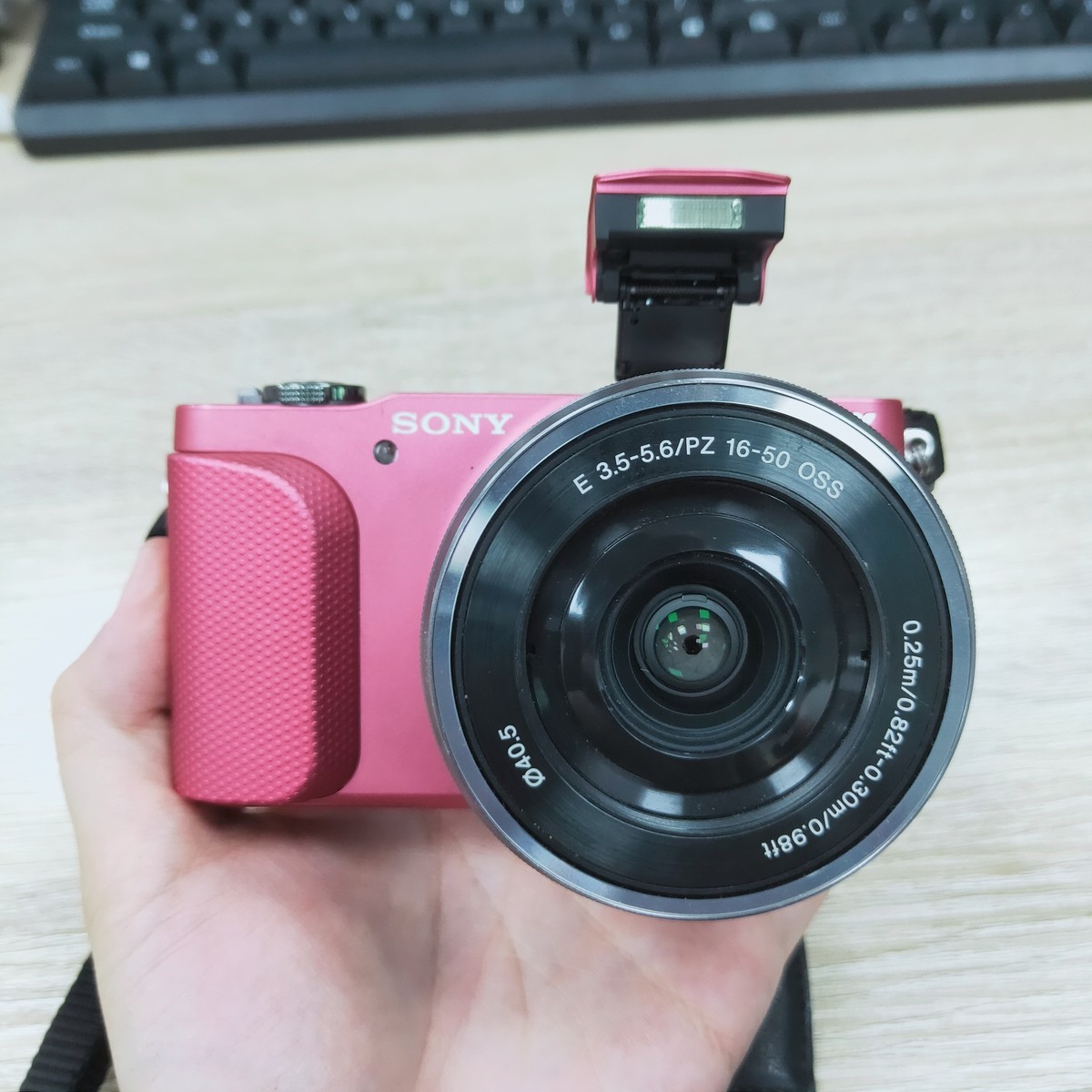 Sony Alpha NEX-3N 16.1 MP 16-50mm F/3.5-5.6 PZ OSS Lens Pink