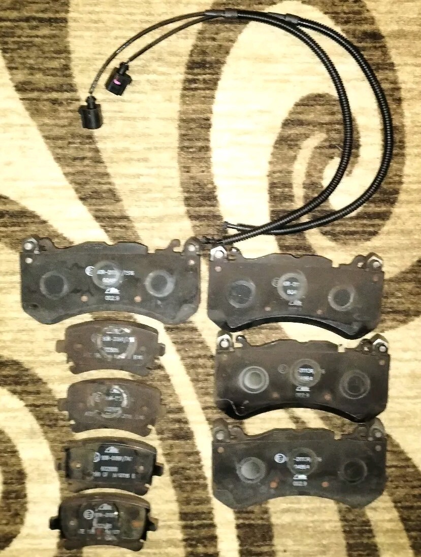 Foto 1 di 10