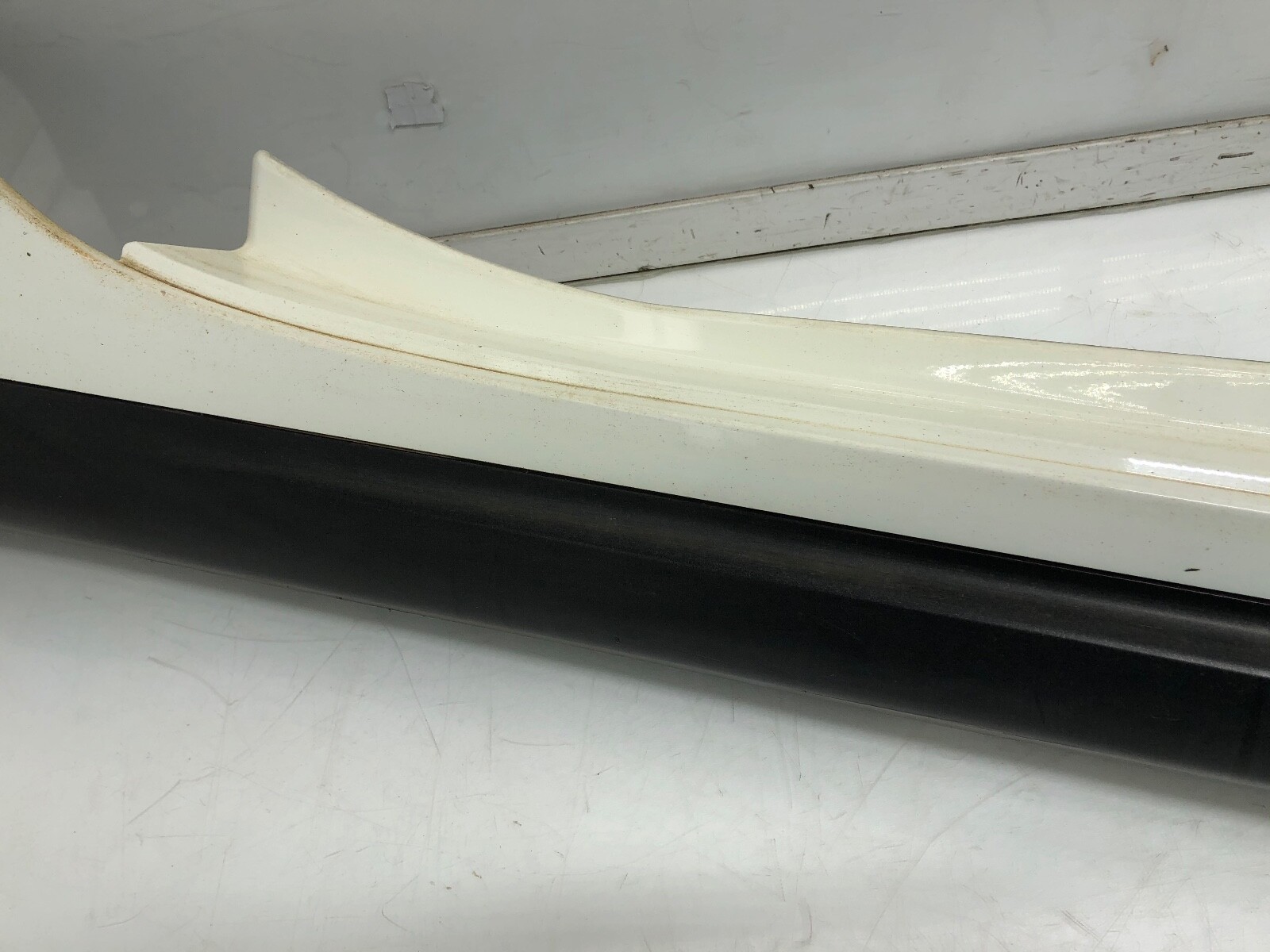 2014-2022 MASERATI GHIBLI RIGHT PASS SIDE SKIRT ROCKER PANEL OEM BIANCO WHITE.