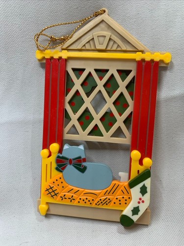 Avon Gallery Originals Holiday Window Ornament Wreath - Sleeping Cat - Picture 3 of 4