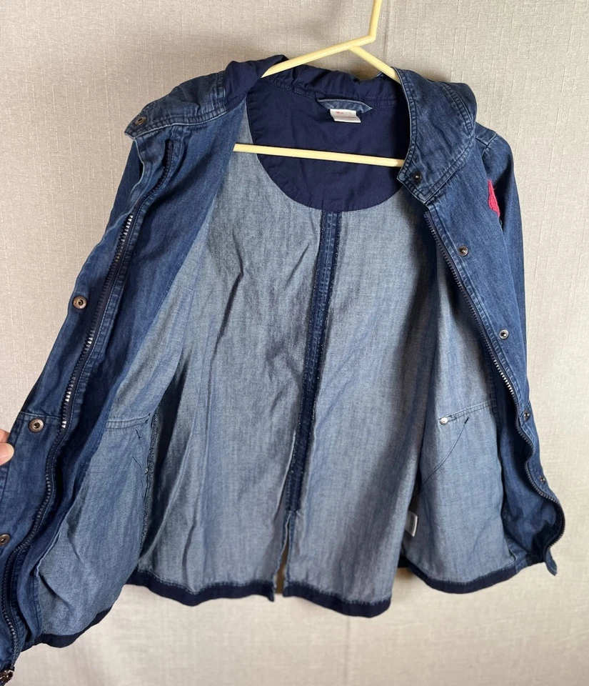 Linda chaqueta vaquera con capucha Hanna Andersson niñas talla 140 EE. UU. 10 apliques florales Foto 3 de 4
