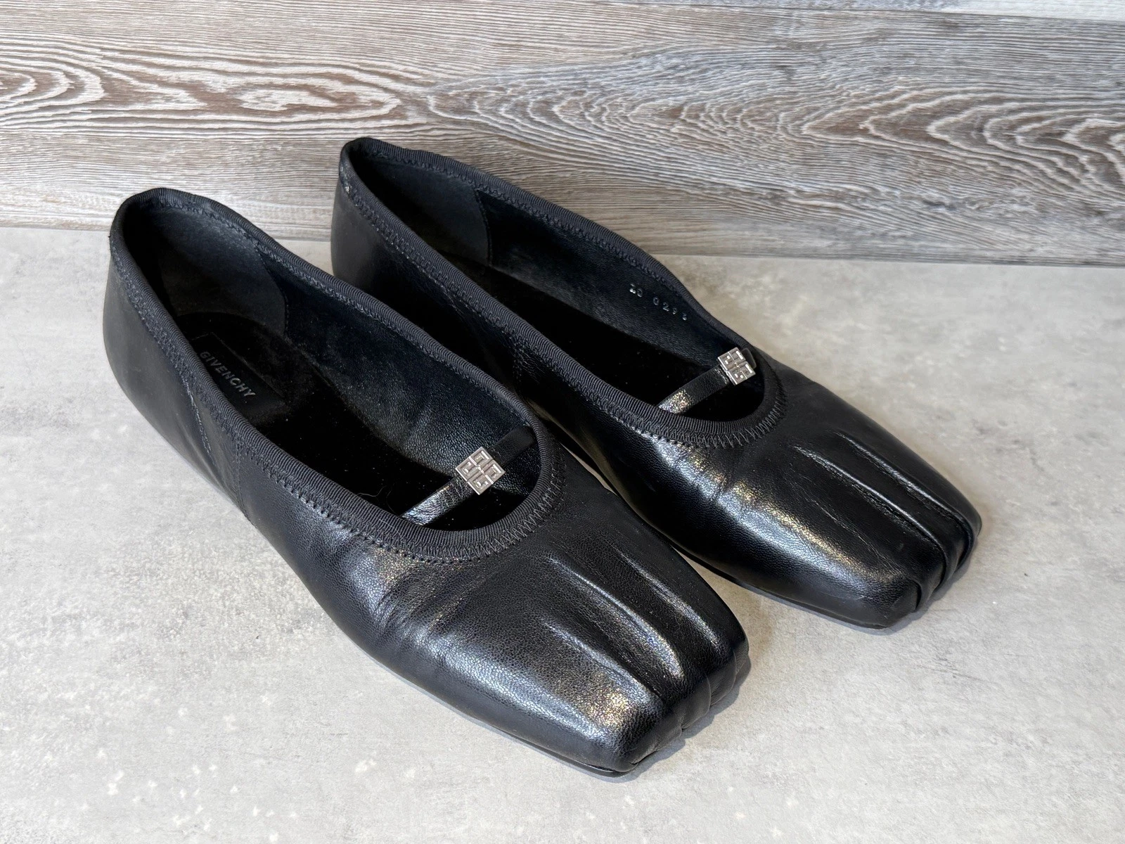 Givenchy — GIVENCHY 4G BALLERINA FLATS CALFSKIN LEATHER PLEATED BLACK WOMEN'S SIZE 6US/36EU