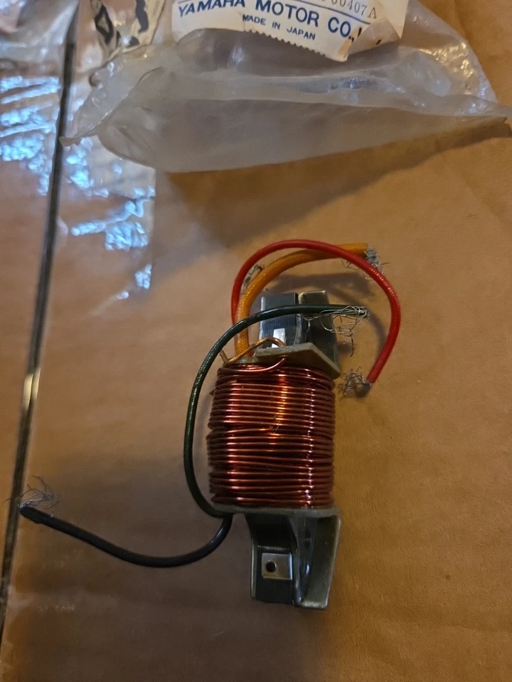 Bobina de iluminación Yamaha RT1/RT1M/RT1B/RT1MX 1970-71 Nos Foto 2 de 3