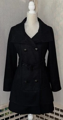Abrigo Guess Mezcla de Lana Pequeño Chaquetón con Cinturón Dobladillo en Niveles para Mujer Gris Carbón En muy buena condición - Imagen 1 de 4