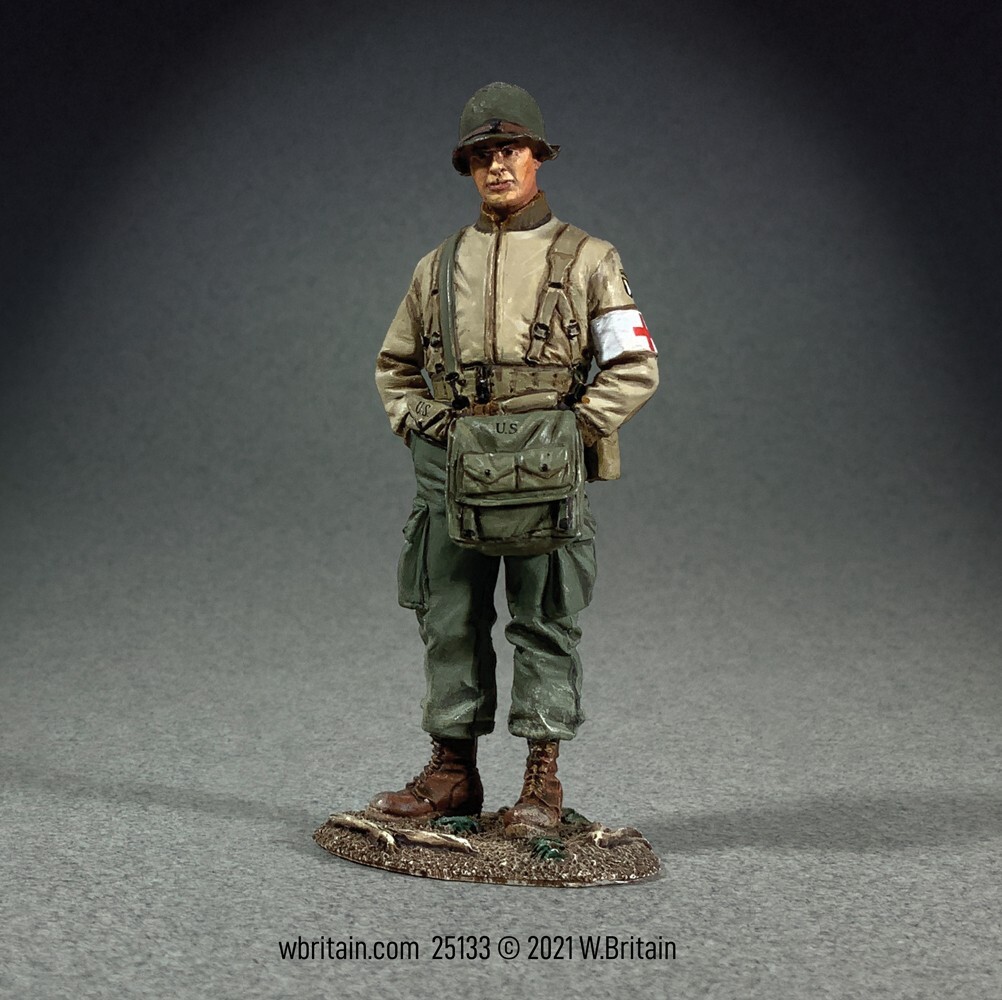 BRITAINS SOLDIERS WWII 25133 Medic 101st Airborne Winter 1944-45 Diecast Figure