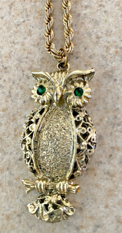 STUNNING VINTAGE GOLD TONE 17" DROP OWL PENDANT NECKLACE