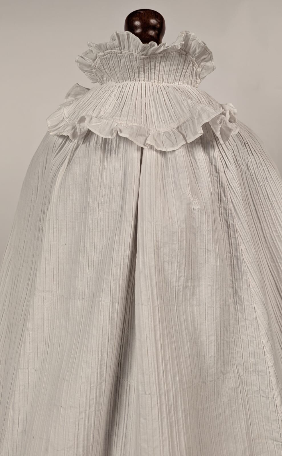 REGENCY EARY 19TH C WHITE STRIPED COTTON CHILD’S CAPE W RUFFLED COLLAR  image 2