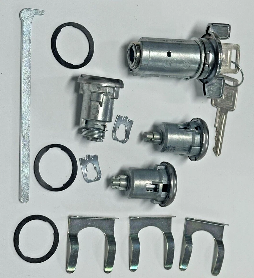 New GM Chevy OEM Chrome Ignition/Doors/Trunk Lock Key Cylinder Set With Keys - Image 3 of 4