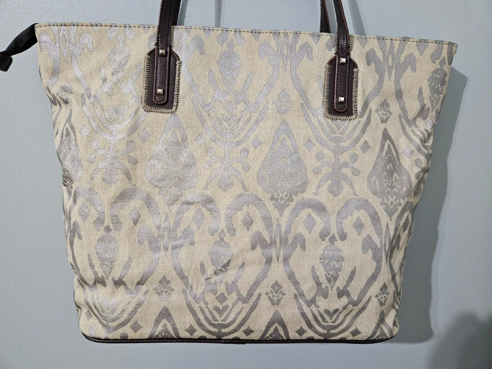Bolso de Mano Stella & Dot Hello Sunshine Envejecido Metálico y Beige Lona Cierre con Cremallera Foto 2 de 4