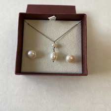Helzberg Diamonds 925 SS 9.5” Freshwater Pearl Droplet Necklace & Earrings Set