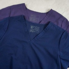 2 FIGS Catarina V Neck Scrub Top Technical Womens M Short Sleeve Pockets FW1100