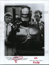 1987 Press Photo Actor Peter Weller stars in the movie "Robocop" - lrp57920