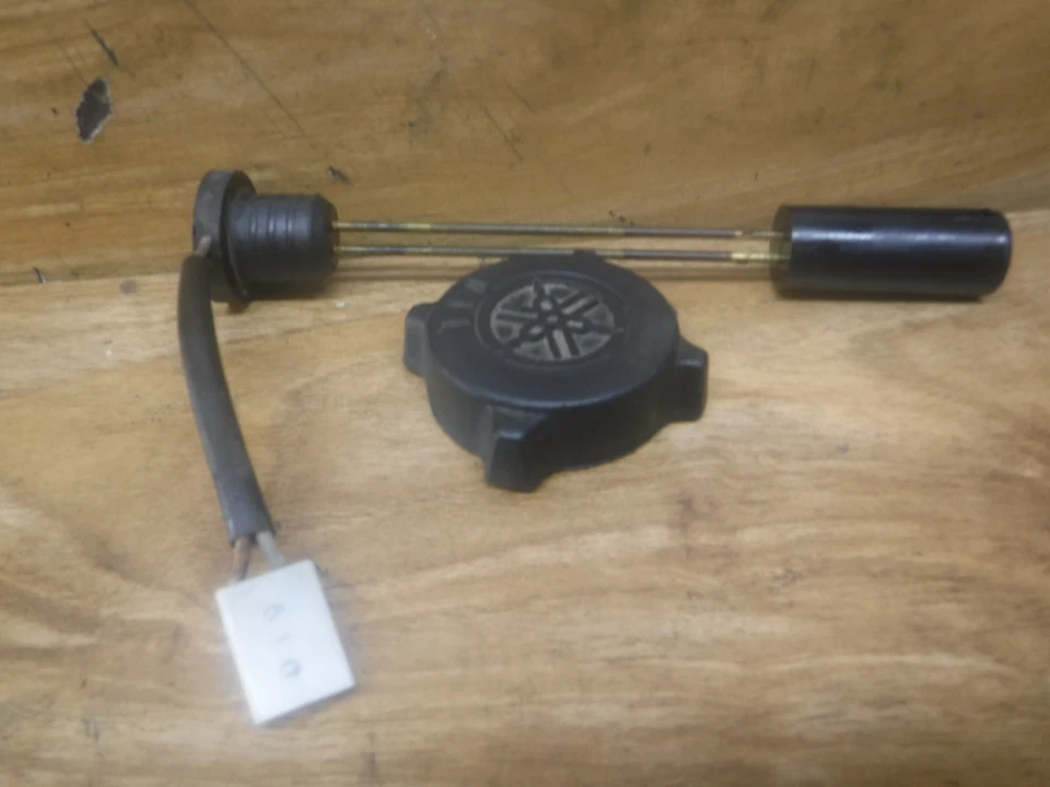 Yamaha Vmax V Max 600 LE 1995 95 OEM SENSOR DE NIVEL MEDIDOR DE ACEITE CON TAPA DE TANQUE DE ACEITE Foto 4 de 4