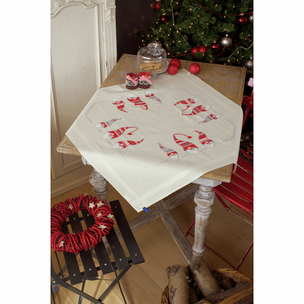 Vervaco tablecloth stitch embroidery kit kit Christmas gnomes, stamped, DIY - Image 3