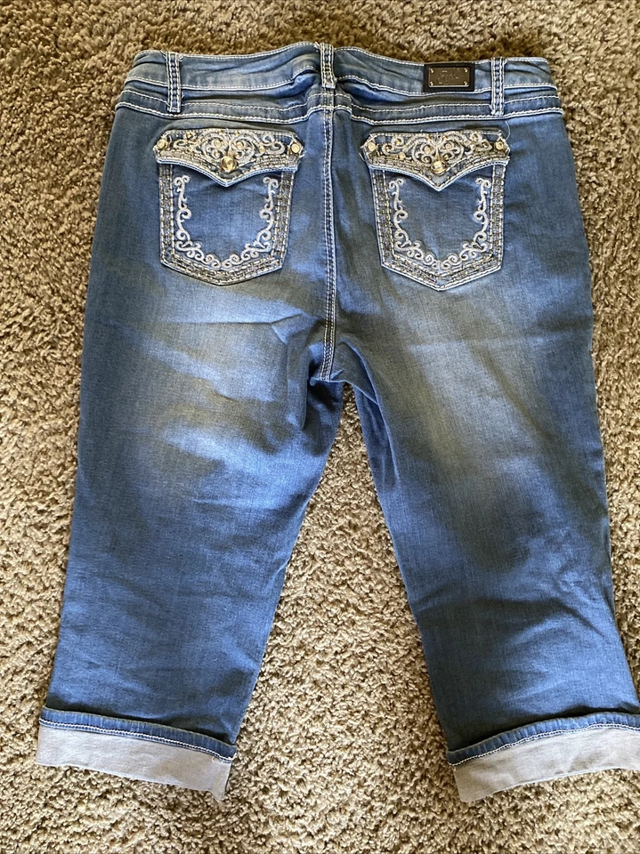 EARL JEAN Rhinestone Bling Pocket Cuffed Blue Denim CAPRIS Women's Size 16P - Image 3 of 4