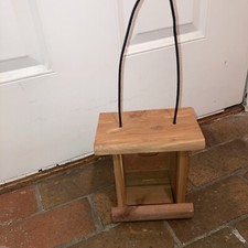 Vogelfutterhaus aus Holz handgefertigt