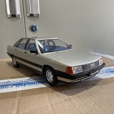 Miniature Triple9 1/18 - Audi 100 C3 Argent - 1989 - Sans Boîte - Occasion