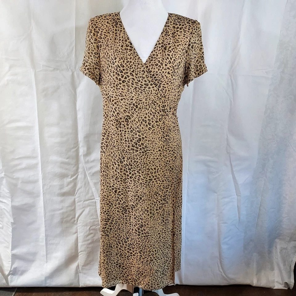 Vestido midi envolvente 100 % seda Dana Buchman mangas cortas talla 6 forrado con estampado animal Foto 2 de 4