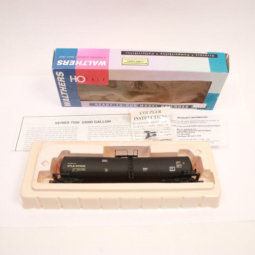Coche tanque de flujo embudo Walthers escala HO UTLX 23.000 galones #932-7251 | Condition: Used