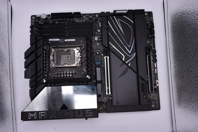 ASUS ROG Maximus Z890 Hero Motherboard | Bent CPU Pins | For Parts - Powers on