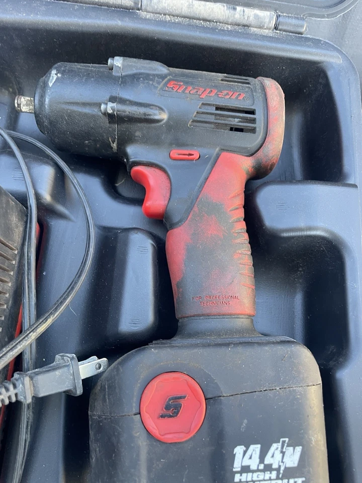 Snap-on CT4410A 14.4V 3/8-inch Drive Cordless Impact Gun Set Working Set !! - Image 2 of 4
