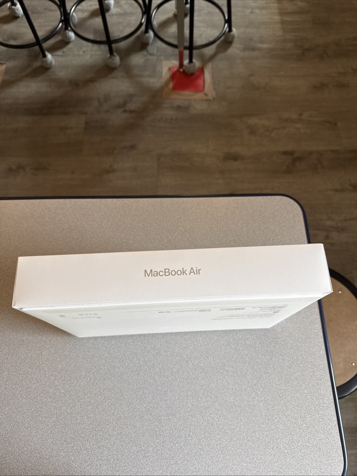 MacBook Air 13 pollici scatola vuota aperta per chip M5 grigio siderale foto 2