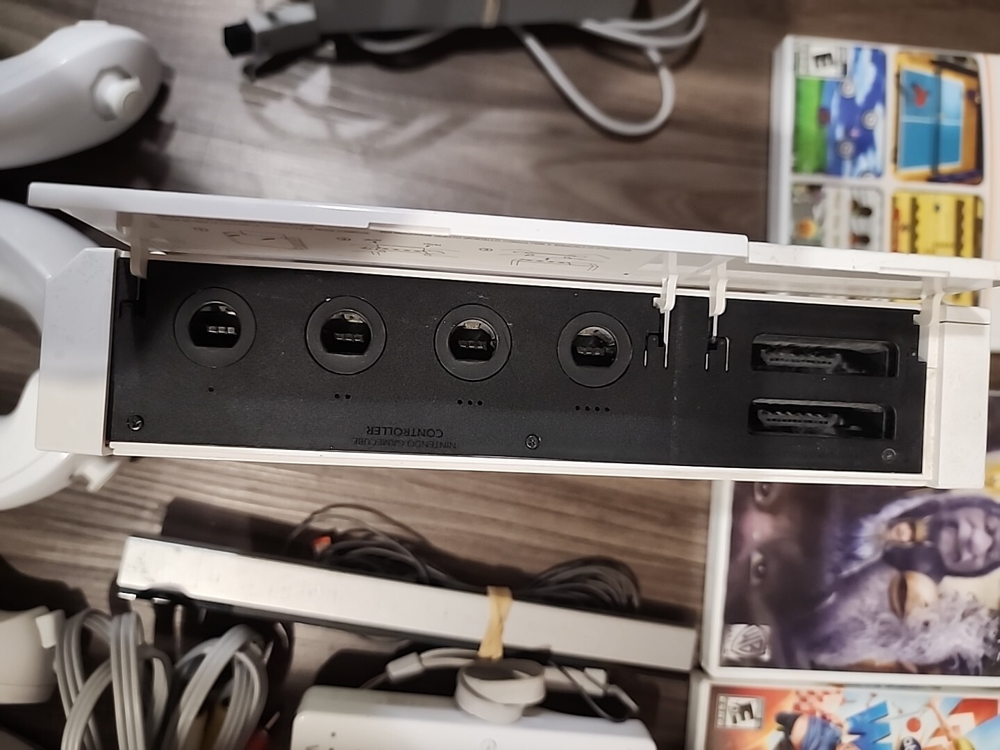 Nintendo Wii White Console RVL001 4 Controllers and 3 Games Wii Play