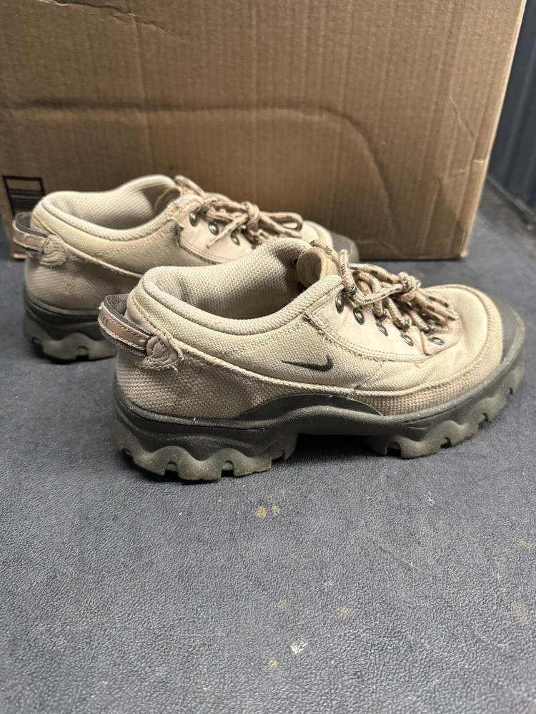 Level SS - Nike Wmns Lahar Low Canvas Grain DD0060-200