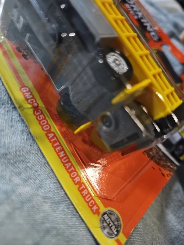 Matchbox working rigs yellow GMC 3500 truck 2/16 2020 - Image 3 of 4