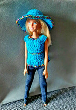 Barbie  Kleidungs-Set . Jeans, Pulli, , Hut Handarbeit - ohne Puppe