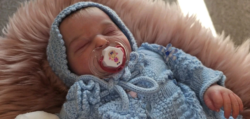 Designer Reborn Baby *wie echt* sehr detailreich! Handarbeit - Bild 2 von 4