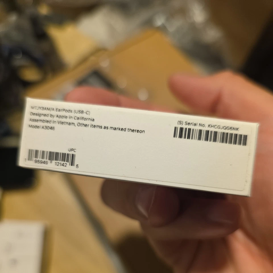 Apple EarPods Headphones USB-C Plug Wired Headset  MTJY3AM/A Original - Image 3 of 4