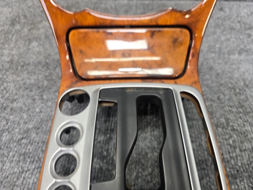 AMG MONTAJE DE MOLDURA CONSOLA CENTRAL 2009-2012 MERCEDES R230 SL63 AMG OEM Foto 3 de 4