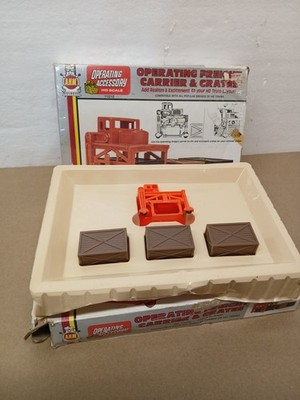 Vintage HO Train Operating Freight Carriers and Crates Set of 2