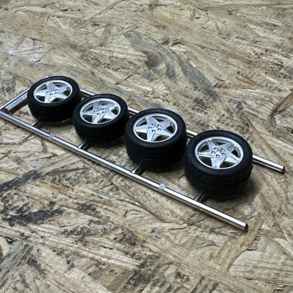 Ferrari 348 1995 escala 1/24 escalonado neumáticos de goma plateados modelo ruedas de coche 1/25 Foto 3 de 4