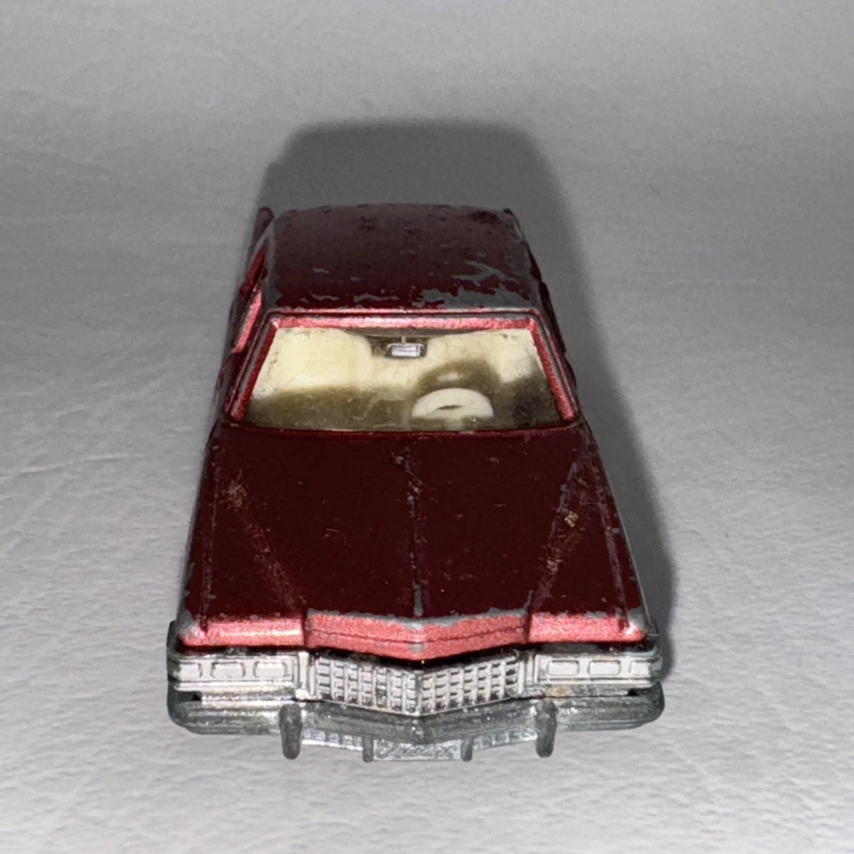 Tomy Pocket Cars F2 Cadillac Fleetwood Brougham Diecast Car 1973 1:77 rosa rosa Foto 4 de 4
